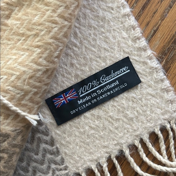 Cashmere Scarf with Fringe - Picture 10 of 10